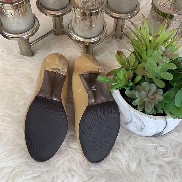Steve Madden Women’s Tan Nude Patent Leather Heels Pumps Size 7 US - Picture 6 of 15